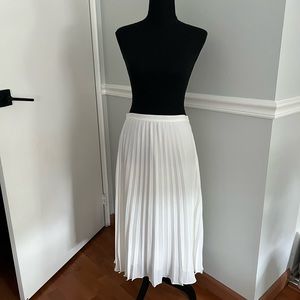 Tahari White Pleated Skirt